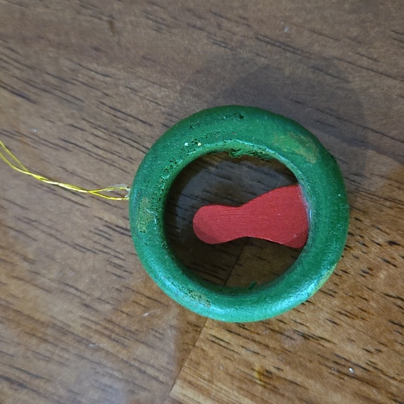 Rare Find. 2 Wooden Wreath green mini vintage ornament - Picture 2 of 5